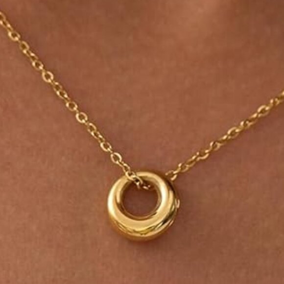COPY - Neiman Marcus 14k Gold Plated Round Circle Necklace - Picture 2 of 5